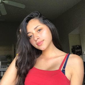 Meet your Posher, Valentina